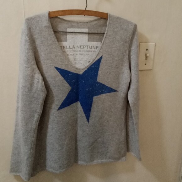 Stella Neptune Cashmere Sweater USA Star Print Rock Sz S - measurements - Picture 1 of 7